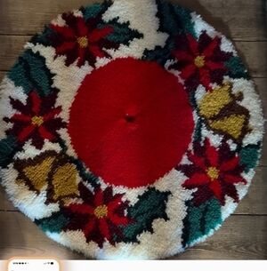 Latch Hook Round Christmas Tree Skirt Handmade Poinsettia